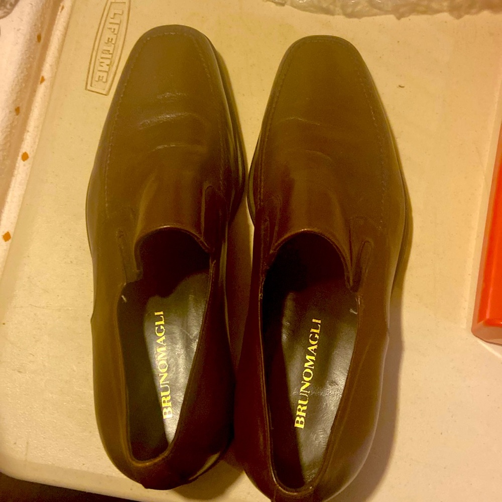 Never worn Bruno Magli leather shoes color brown. Size 8.5